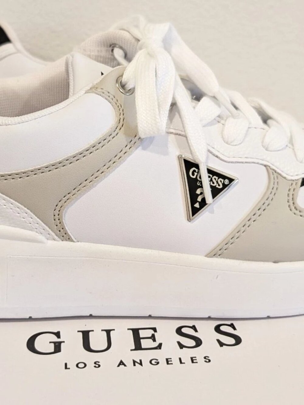 GUESS Womens Clarkz Platform Sneakers White Gray Black Triangle Logo Shoes 8M